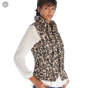 WHITE HOUSE BLACK MARKET PACKABLE PUFFER VEST